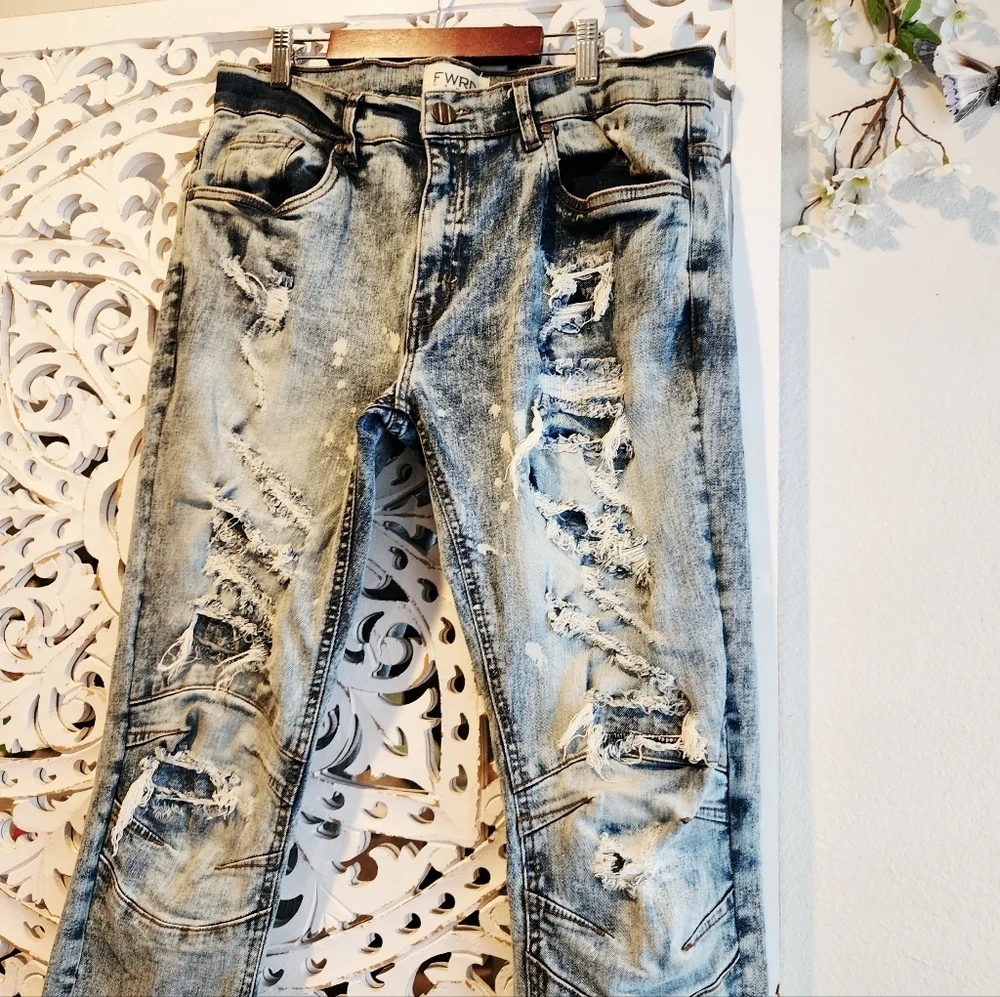 FWRD DENIM CO.  ANNIHLATOR DISTRESSED DENIM MENS JEANS SZ 32